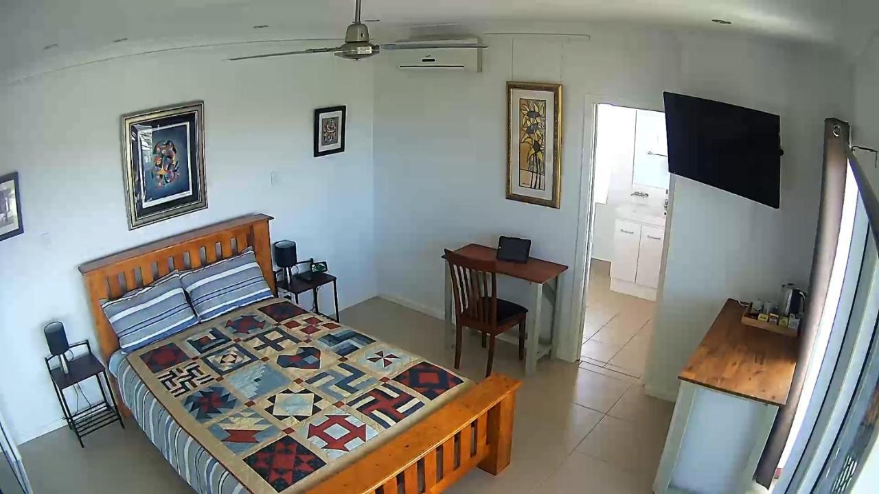 Margs Bed And Breakfast Bowen Exterior photo